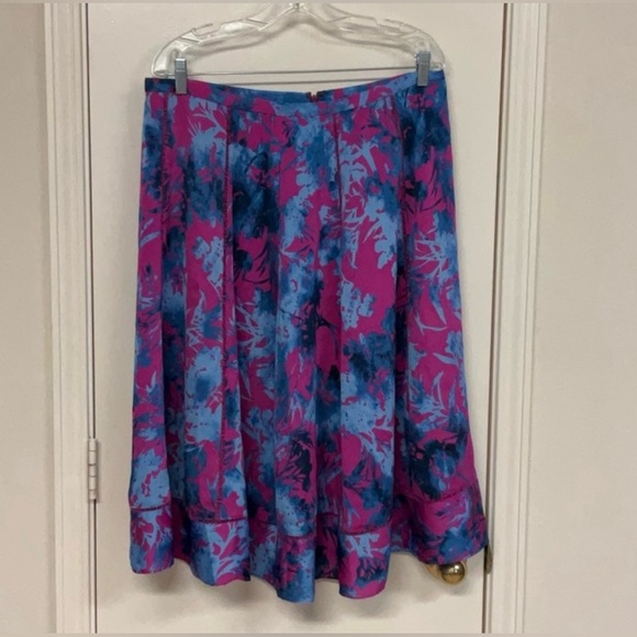 Banana Republic Dresses & Skirts - Banana Republic Skirt in Pink and Blue Floral. Size 12